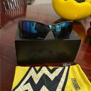 Authentic Oakley Oil Rig/matte Black/blue Walleva Polarized/EUC